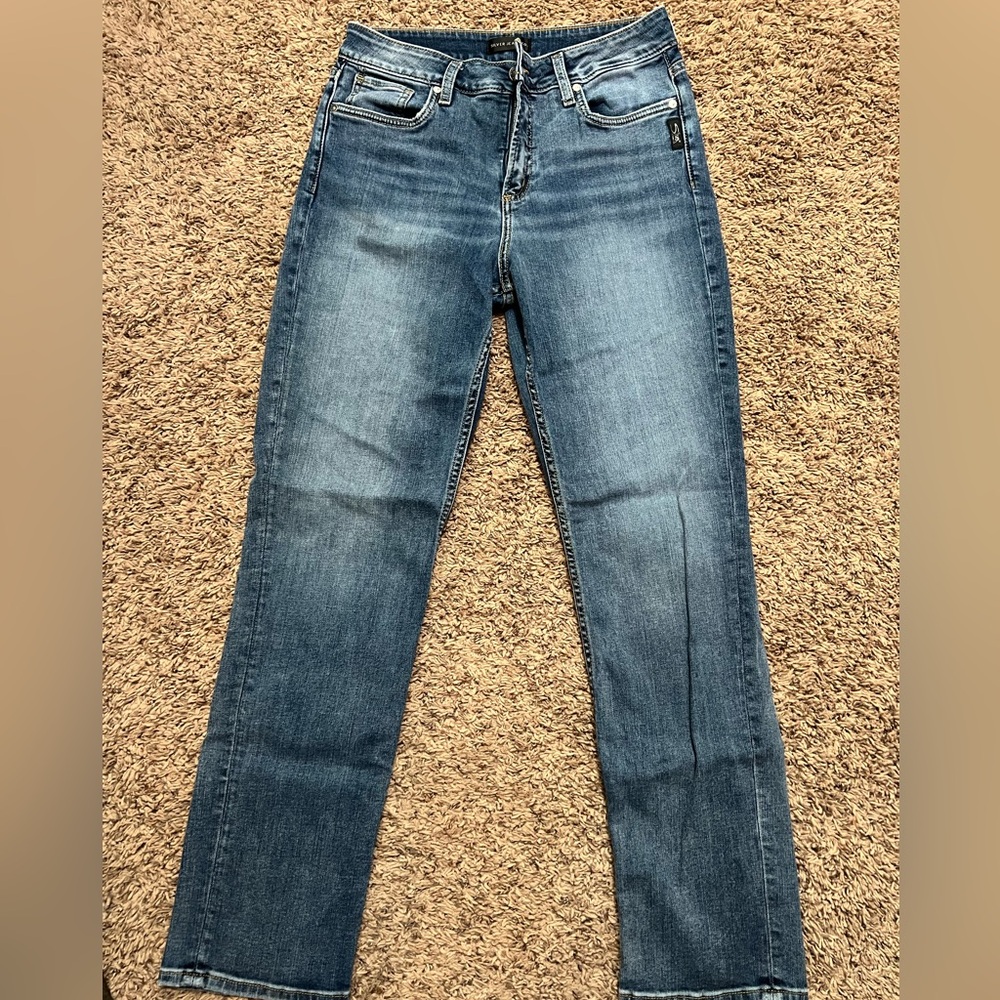 Women’s Silver Jeans Avery Straight W31/L31. Barely worn. Great condition.